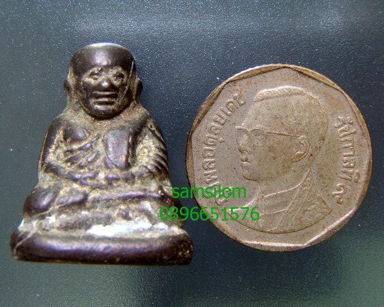 หลวงพ่อเงินวัดบางคลาน รุ่นปืนแตก พิมพ์นิยมสนิมดำใหญ่