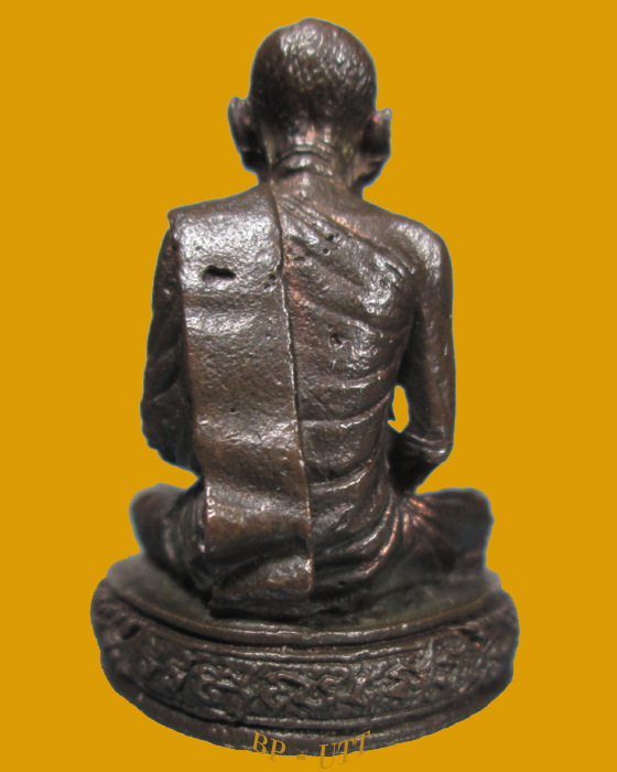 รูปเหมือนลอยองค์ หลวงปู่ดุลย์ ใต้ฐานอุดกริ่งรูปช้างชูดอกบัว ๓ ดอก รุ่นแรก ปี 25 ( เนื้อนวะโลหะ )