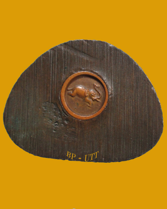 รูปเหมือนลอยองค์ หลวงปู่ดุลย์ ใต้ฐานอุดกริ่งรูปช้างชูดอกบัว ๓ ดอก รุ่นแรก ปี 25 ( เนื้อนวะโลหะ )