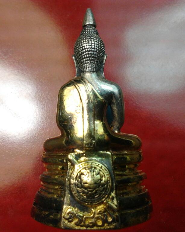 หลวงพ่อโสธร 80ปีกรมตำรวจเนื้อเงินชุบสามกษัตริย์หมายเลข 14017 เส้นคอพอมี 