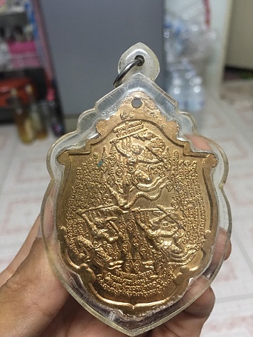 หลวงปู่กาหลง เขี้ยวแก้ว เหรียญนารายทรงครุฑเนื้อทองแดง สวยๆครับ