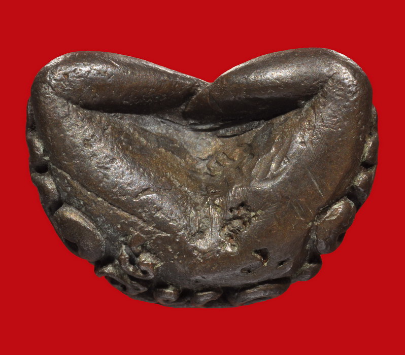 พระปิดตามหาโชค หลวงพ่อเกษม เขมโก ปี ๒๕๑๘ เนื้อนวะ ตอกสองโค๊ด โค๊ดและพิธีเดียวกันกับรูปหล่อก้นหนูครับ