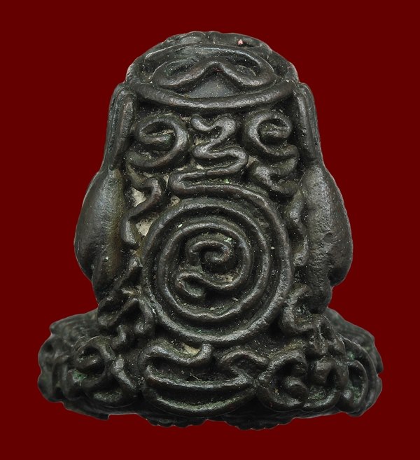 พระปิดตามหาอุตม์ยันต์ยุ่ง หลวงพ่อเกษม เขมโกเนื้อนวะโลหะ ปี๒๕๑๘ สวยเดิมมากๆผิวตึงแห้ง ไม่มีรอยพรุน แห