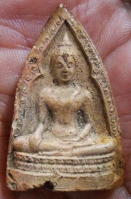 พระเนื้อดินหลวงพ่อขอม วัดไผ่โรงวัว จ.สุพรรณบุรี