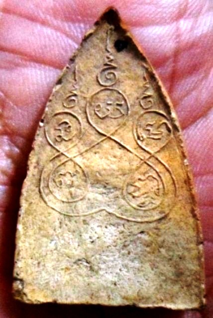 พระเนื้อดินหลวงพ่อขอม วัดไผ่โรงวัว จ.สุพรรณบุรี