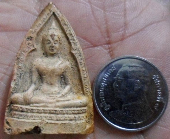 พระเนื้อดินหลวงพ่อขอม วัดไผ่โรงวัว จ.สุพรรณบุรี