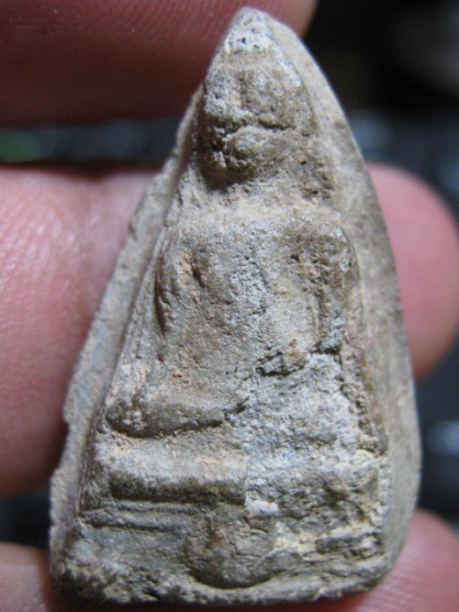 พระนางพญา เนื้อผง กรุวัดมอญ จ.อ่างทอง ตัดปีกกว้าง มาพร้อมบัตรรับรอง