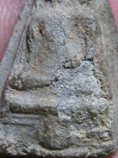 พระนางพญา เนื้อผง กรุวัดมอญ จ.อ่างทอง ตัดปีกกว้าง มาพร้อมบัตรรับรอง