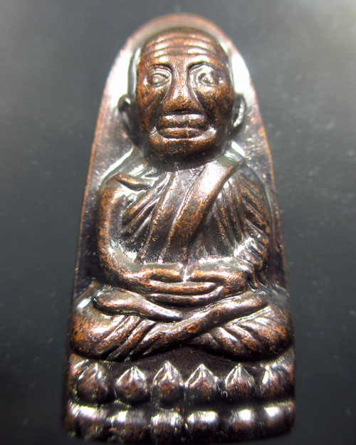 หลวงปู่ทวดวัดช้างให้ พิมพ์หลังหนังสือ ปี 55 ( บัวแตก นิยม ) พร้อมซองวัด + ใบคาถา(องค์ที่2)