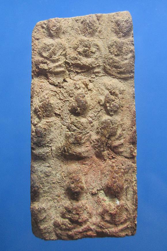 พระแผงนาดูนตัดเก้า