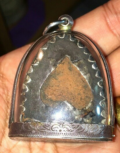 เคาะเดียวแดง !! หลวงพ่อโต บางกะทิง พิมพ์สมาธิเนื้อจัด ๆ ครับ 