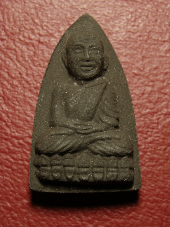 หลวงปู่ทวดเหยียบน้ำทะเลจืด วัดช้างให้ รุ่น รวย x รวย