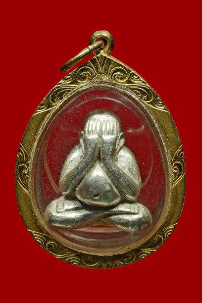 ปิดตาหลวงพ่อสาคร พิมพ์กลาง เนื้อเงินครับ ทีเดียวครับ