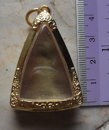 ตลับเงินขัดเงา  ชุบทองแท้ ปิดหลัง  ใส่พระนางพญาเนื้อดิน  เคาะเดียว 