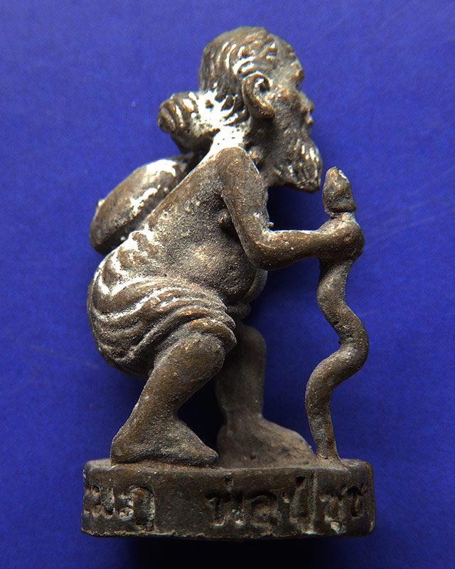 10.พ่อปู่ชูชกเทพขอได้ รุ่นแรก หลวงปู่คำบุ วัดกุดชมภู พ.ศ. 2553 เนื้อทองทิพย์ ยิงโค๊ด-เลข พร้อมกล่อง