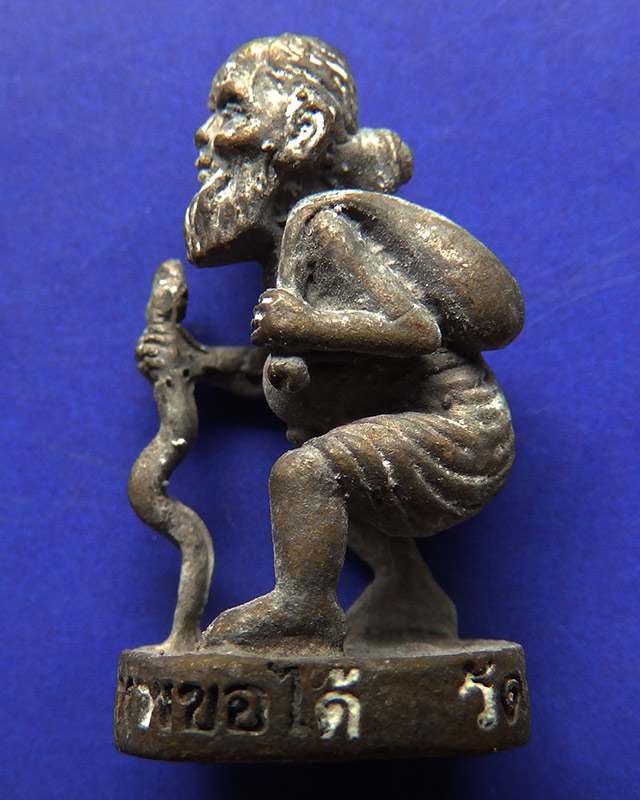 10.พ่อปู่ชูชกเทพขอได้ รุ่นแรก หลวงปู่คำบุ วัดกุดชมภู พ.ศ. 2553 เนื้อทองทิพย์ ยิงโค๊ด-เลข พร้อมกล่อง