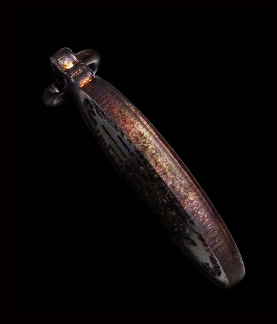 	เหรียญเล็กหน้าใหญ่ หลวงปู่หมุน ปี42เนื้อทองแดง ผิวรุ้งๆ สวยมาก เดิมๆ ไม่ผ่านการใช้ กล่องเดิมๆจากวัด