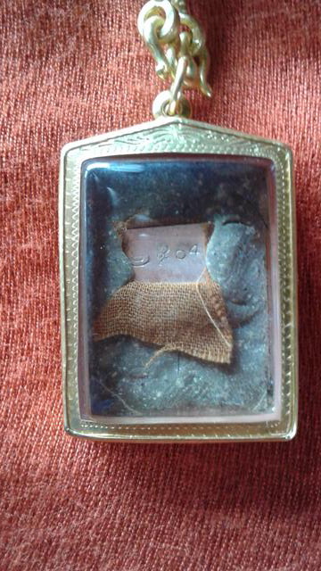 หลวงปู่หมุน ล็อกเก็ตรุ่นแรก เจริญลาภ เลี่ยมทอง