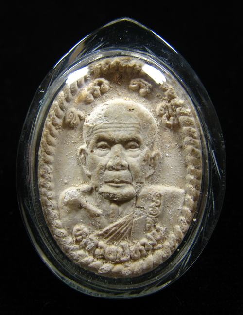 พระผงรูปเหมือนหลังยันต์ดวงเศรษฐี หลวงปู่หมุน ฐิตสีโล รุ่นดวงเศรษฐี เสาร์ ๕ ปี๒๕๔๓ (14) 