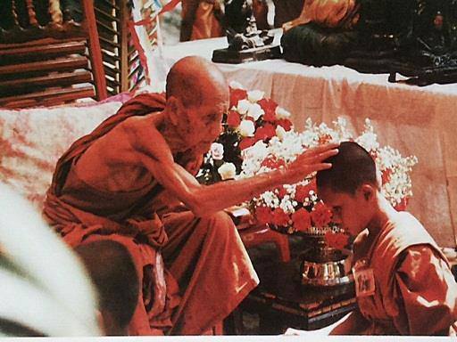 พระผงรูปเหมือนหลังยันต์ดวงเศรษฐี หลวงปู่หมุน ฐิตสีโล รุ่นดวงเศรษฐี เสาร์ ๕ ปี๒๕๔๓ (14) 