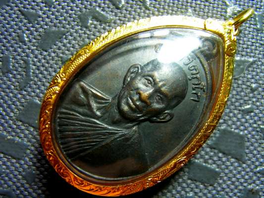 เหรียญหน้าตรง เจ้าคุณนรฯ ปี2513 เลี่ยมทองแท้ มขีด นิยม