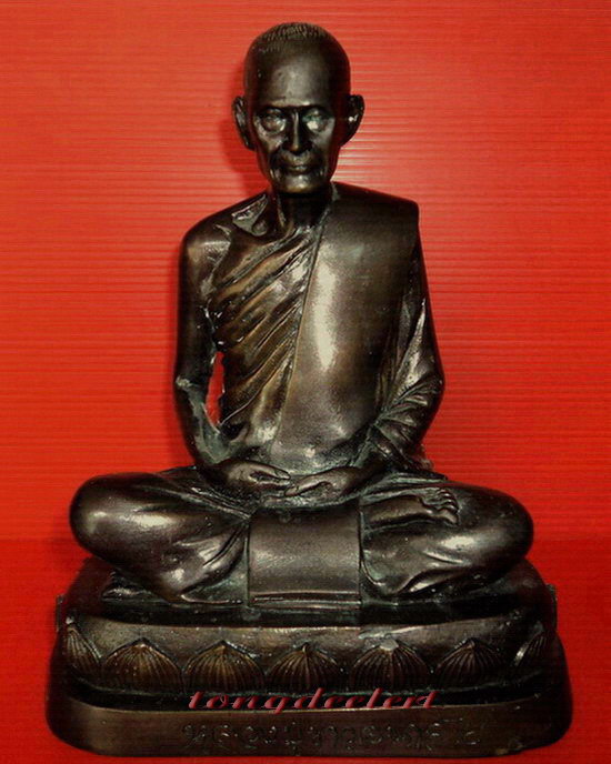 รูปหล่อบูชาหลวงปู่ขาว อนาลโย วัดถ้ำกลองเพล จ.อุดรธานี สวยมากค่ะ