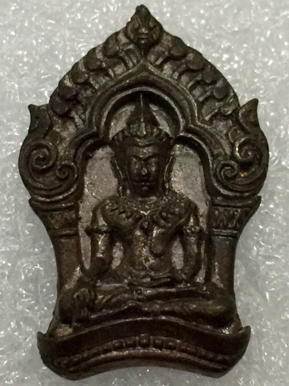 เลขสวยๆ 4114 ยอดขุนพลบ้านค่ายเนื้อนวะโลหะ ปี 52 หลวงพ่อสาครปลุกเสก ผิวรุ้งๆ กล่องเดิม