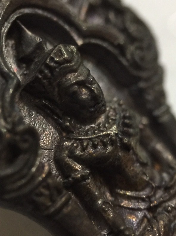 เลขสวยๆ 4114 ยอดขุนพลบ้านค่ายเนื้อนวะโลหะ ปี 52 หลวงพ่อสาครปลุกเสก ผิวรุ้งๆ กล่องเดิม