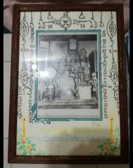 รูปภาพหลวงพ่อแดงเทียนคู่ 2507 หลังยันต์ห้องภาพ มาตรยาวงศ์