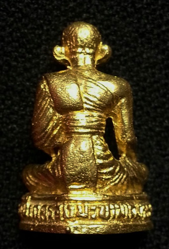 120 ฿ รูปหล่อเหมือน หลวงปู่ ศุข วัดมะขามเฒ่า ปี ๒๐ เนื้อทองเหลืองกะหลั่ยทอง สวยๆครับ