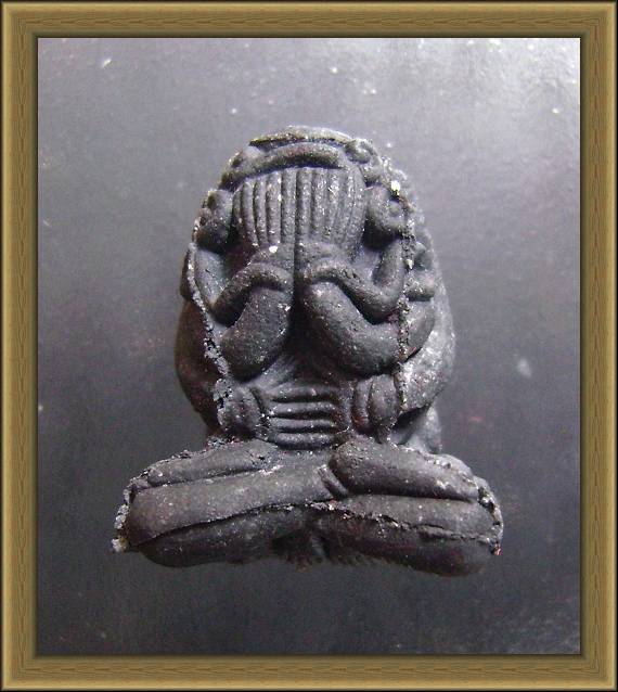 (เคาะเดียวครับ)พระปิดตาอุตตโม ผงพรายกุมาร เนื้อว่านไพลดำ ปี ๒๕๕๔ หมายเลข ๒๗๗๑