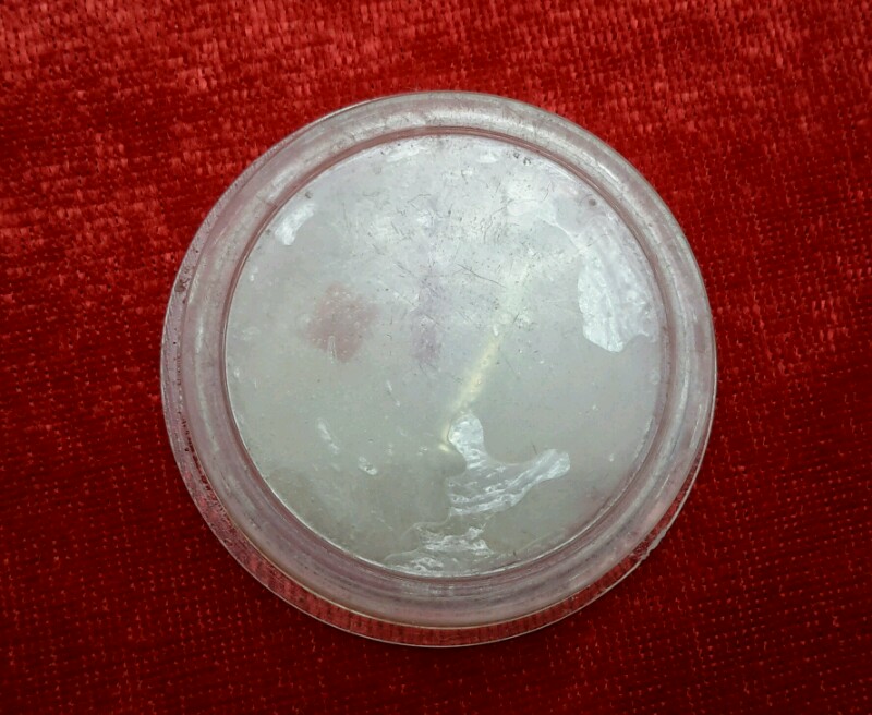  สีผึ้งมหาเมตตาผสมเทียนชัย รุ่นสุริยุปราคา ปี 38 ฝัง ตะกรุด เงิน ก้านธูป จีวร หลวงพ่อเกษม 