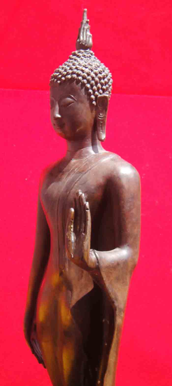 พระพุทธรูปปางลีลา เนื้อโลหะ ผิวสนิมแดงความสูง 26 นิ้ว ฐาน 6 x 6 นิ้ว น้ำหนักองค์พระ 6.8 ก.ก.