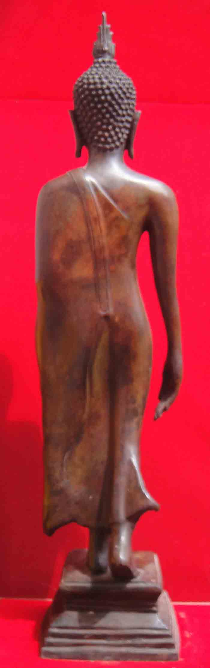 พระพุทธรูปปางลีลา เนื้อโลหะ ผิวสนิมแดงความสูง 26 นิ้ว ฐาน 6 x 6 นิ้ว น้ำหนักองค์พระ 6.8 ก.ก.