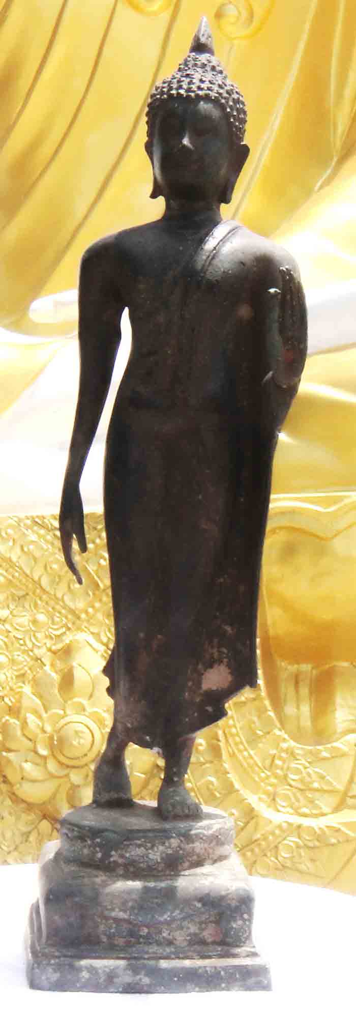 พระพุทธรูปปางลีลา เนื้อโลหะ ผิวสนิมแดงความสูง 16.5 นิ้ว ฐาน 4 x 4.5 นิ้ว น้ำหนักองค์พระ 2.8 ก.ก.