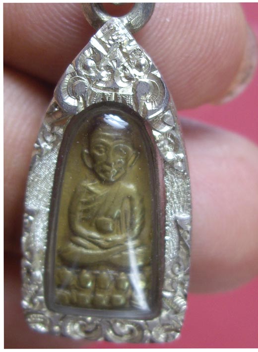 เหรียญหลวงปู่ทวด รุ่นทะเลซุง ปี 2508  เลี่ยมเงินพร้อมใช้ สภาพน่ารัก แท้ 100%