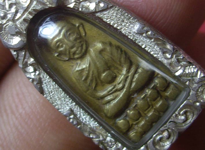 เหรียญหลวงปู่ทวด รุ่นทะเลซุง ปี 2508  เลี่ยมเงินพร้อมใช้ สภาพน่ารัก แท้ 100%