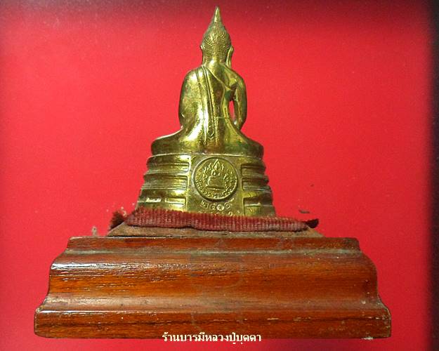 พระบูชาตั้งหน้ารถ หลวงพ่อโสธร เนื้อทองเหลือง ปี 09 ฐานไม้สักสวยมากๆ องค์นี้สภาพใช้แต่ก็หายากครับ