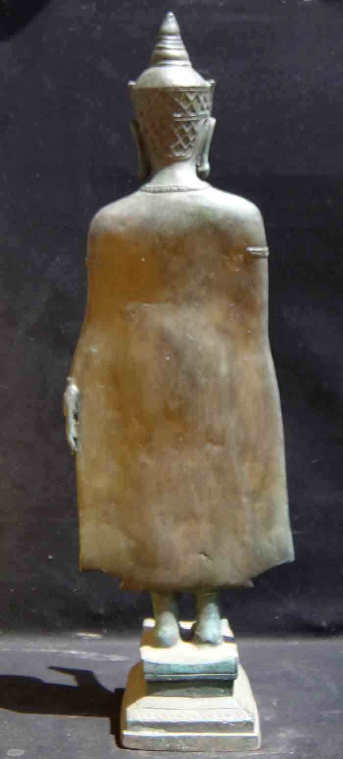 พระพุทธรูปปางห้ามญาติ ทรงเครื่อง เนื้อโลหะผิวสนิมเขียว ความสูง 20 นิ้ว หล่อองค์พระอย่างหนาฐานดินไทย 