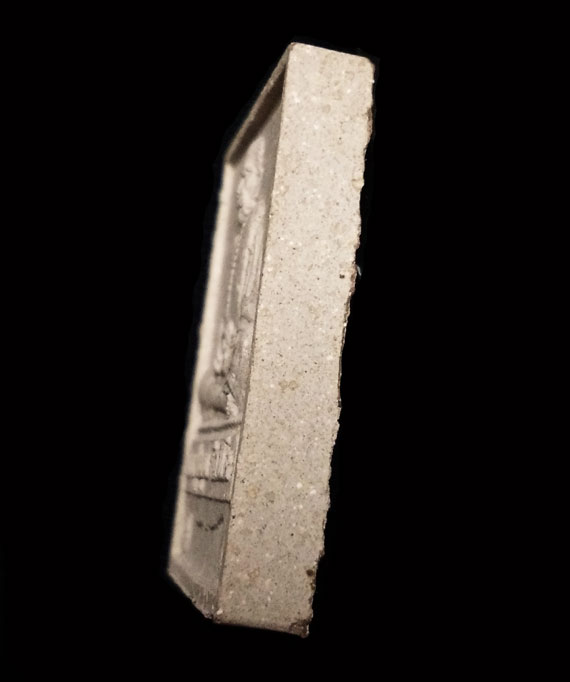 พระผงรูปเหมือนนั่งตั่ง รุ่นแรก หลวงปู่หมุน ปี๔๒ เนื้อแน่นๆ จมูกโด่งๆ สวย คมชัด ประคำเด่งทุกเม็ด