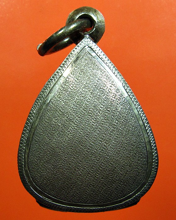 รูปเหมือนใบโพธิ์เจ้าคุณนรฯ เนื้อนวะโลหะ สร้างปี 2512