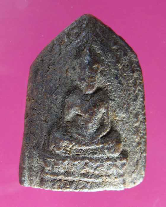 พระหลวงพ่อมุมวัดปราสาทเยอร์เหนือ ศรีสะเกษ พิมพ์พระพุทธ เนื้อผงหลังจารเต็ม