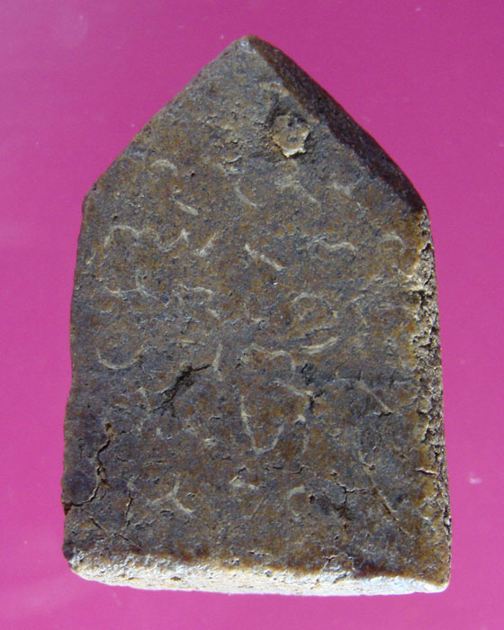 พระหลวงพ่อมุมวัดปราสาทเยอร์เหนือ ศรีสะเกษ พิมพ์พระพุทธ เนื้อผงหลังจารเต็ม