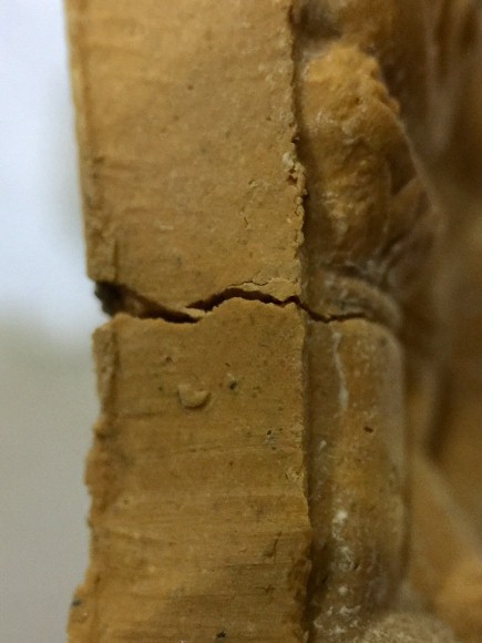 ยอดขุนพลหลวงพ่อสาคร ปี 52 ตะกรุดเงิน ฝังพลอยเม็ดใหญ่ จนพระมีรอยแตกจากการฝังตะกรุดและพลอย