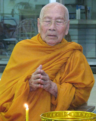 เหรียญหลวงพ่อทวด เลื่อนสมณศักดิ์ ปี45 หลวงพ่อทอง วัดสำเภาเชย เนื้อทองแดง **เริ่มหายาก 