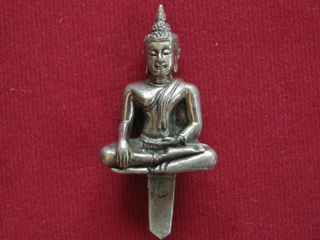 พระยอดธงโฆษปัญโญ รุ่นแรก ลป.คำ พันธ์ พิมพ์ใหญ่ เนื้อฆ้องเก่า ปี39