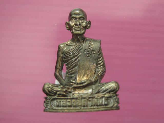 รูปหล่อเหมือน หลวงปู่คำพันธ์ รุ่นอุดมมงคล เนื้อนวะโลหะ ปี36