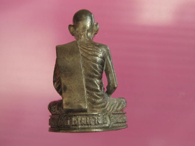 รูปหล่อเหมือน หลวงปู่คำพันธ์ รุ่นอุดมมงคล เนื้อนวะโลหะ ปี36