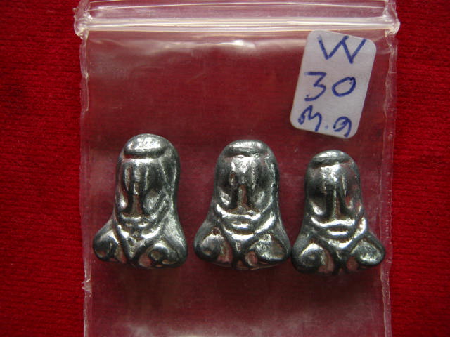 พระรอด วัดโคนอน 2515...ตะกั่ว 3 องค์...หลวงปู่โต๊ะ วัดประดู่ฉิมพลี กทม.เสก...ไม่แพง ครับ