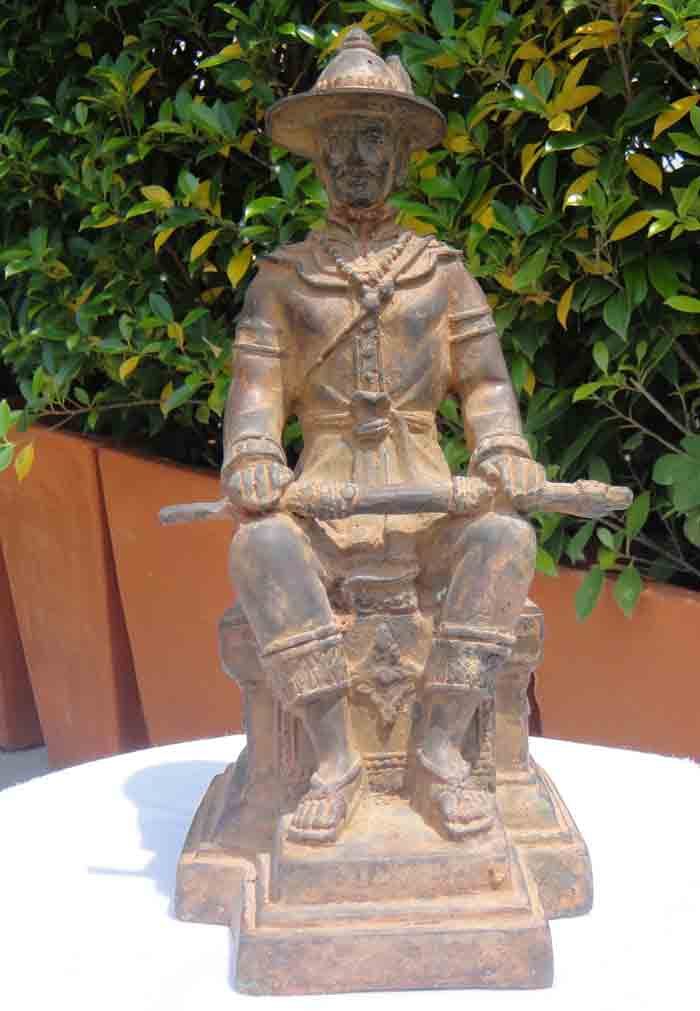 สมเด็จพระเจ้าตากสินมหาราช ขนาดบูชาหน้าตัก 5 นิ้ว ความสูง10.5 นิ้ว ฐาน 4.8 x 6 นิ้ว เนื้อโลหะผิวเก่า 